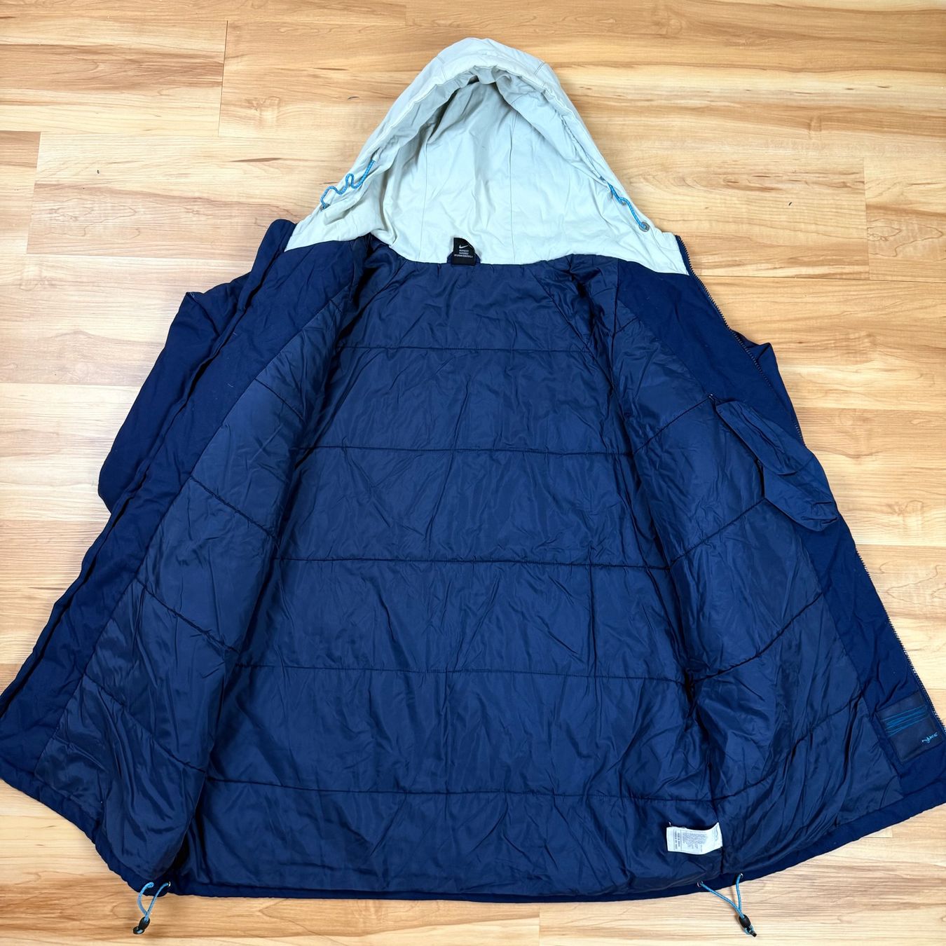 Nike Giacche: Vintage Nike Winterjacke – Usato da Herisau venduto da 1asupply 3