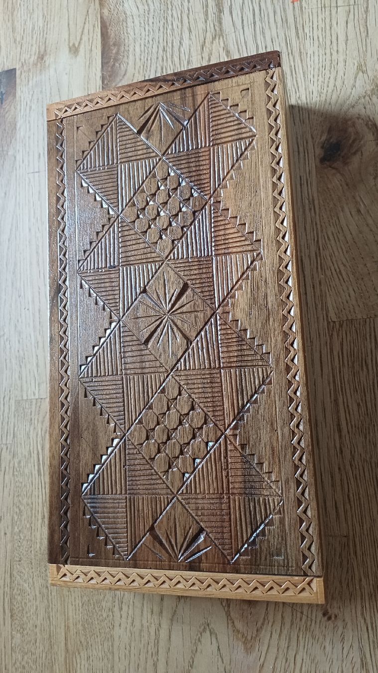 Articoli in legno: Schöne Schatulle Nussbaum  – Usato da Flawil venduto da Naphtali 1