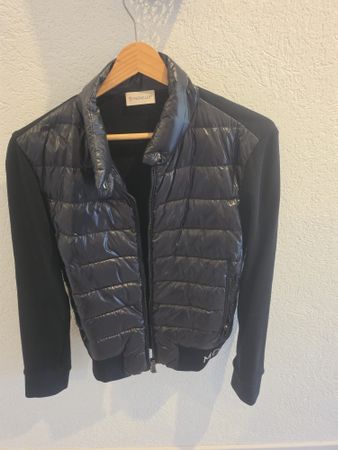 Moncler Jacke schwarz Grösse M mit Daunenfüllung damen