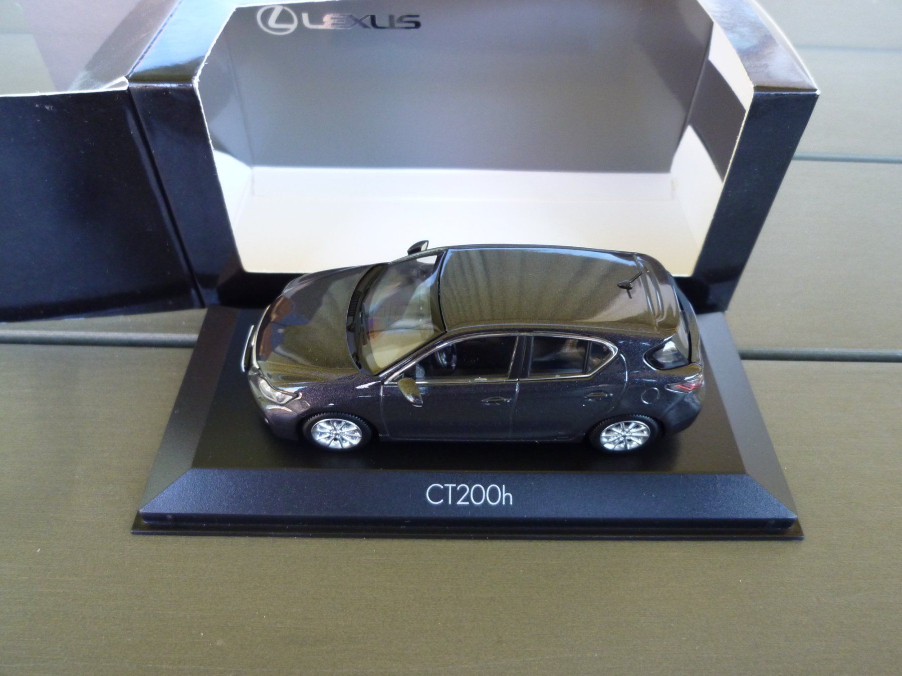 Lexus Modellini d'auto: Lexus CT200h – Nuovo e nell'imballaggio originale da Flawil venduto da Imperiosud 5