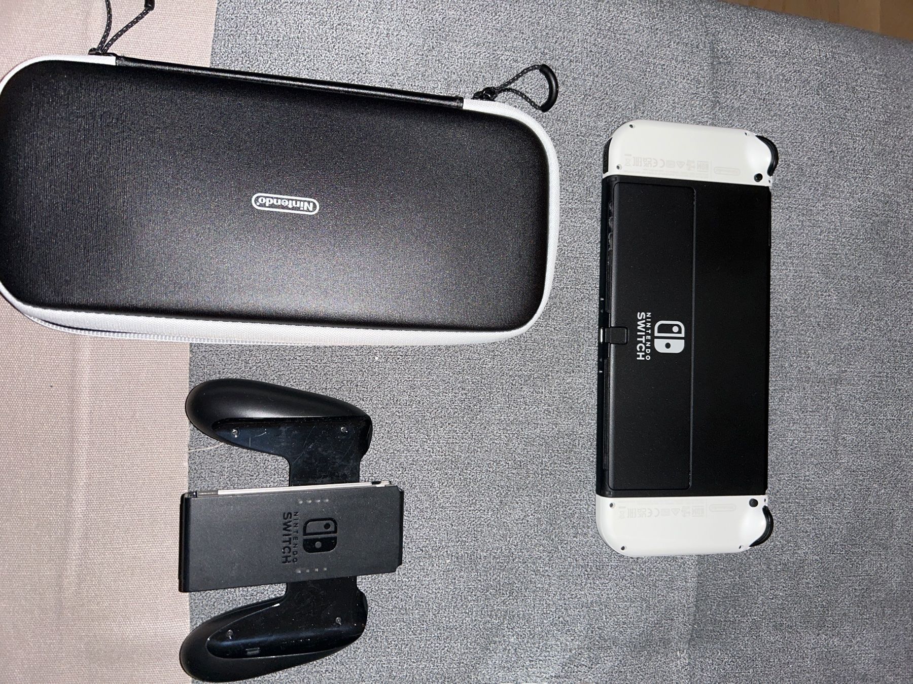 Nintendo Consoles: Nintendo Switch OLED mit Reisetasche & Staubabdeckung – D'occasion à Wallisellen par dus_5tjk 1