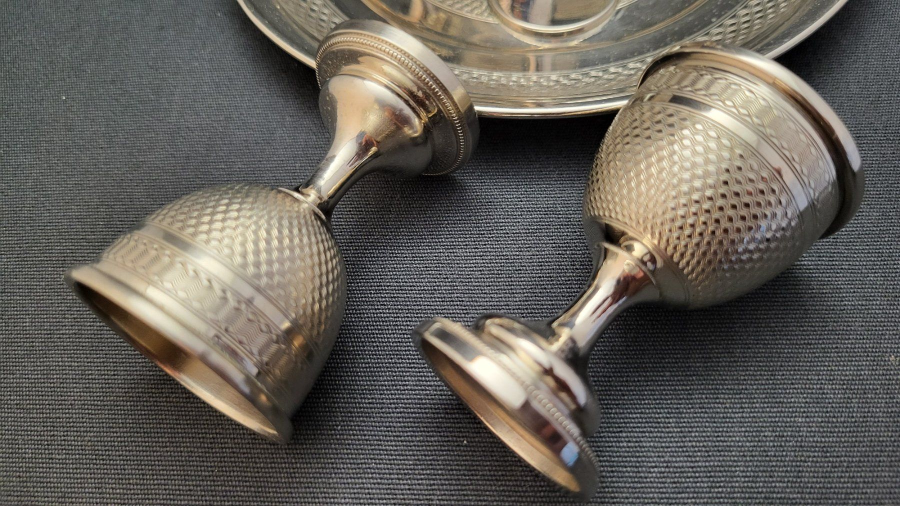 Figuren: Eicherbecher-Set mit Halter – Gebraucht aus Basel von spinne02 2