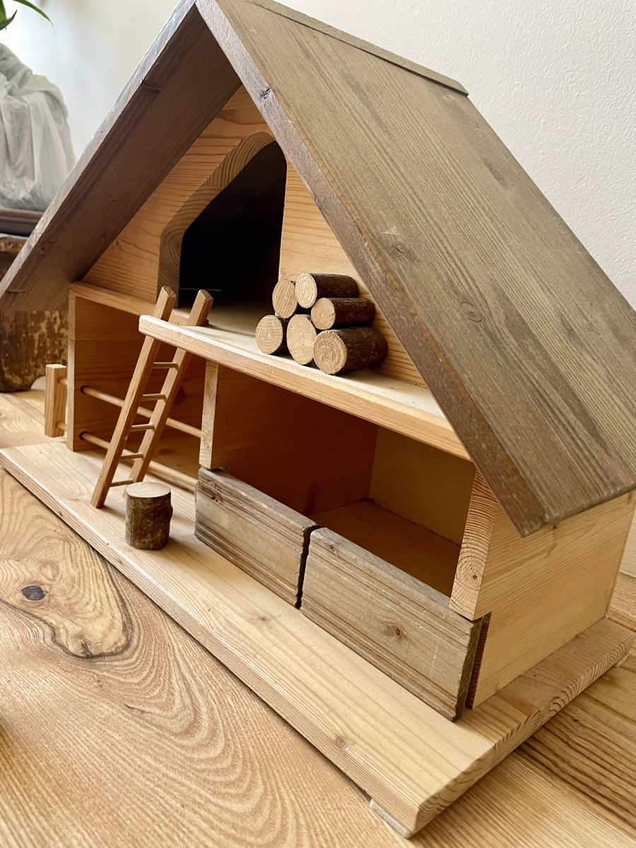 Giocattoli: Holzstall mit Tieren  – Usato da Zürich venduto da Agluo13