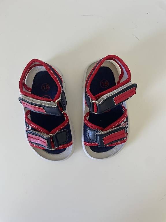 Schuhe für Jungen: Sandalen Grösse 19 – Gebraucht aus Glis von SabrinaXA 2