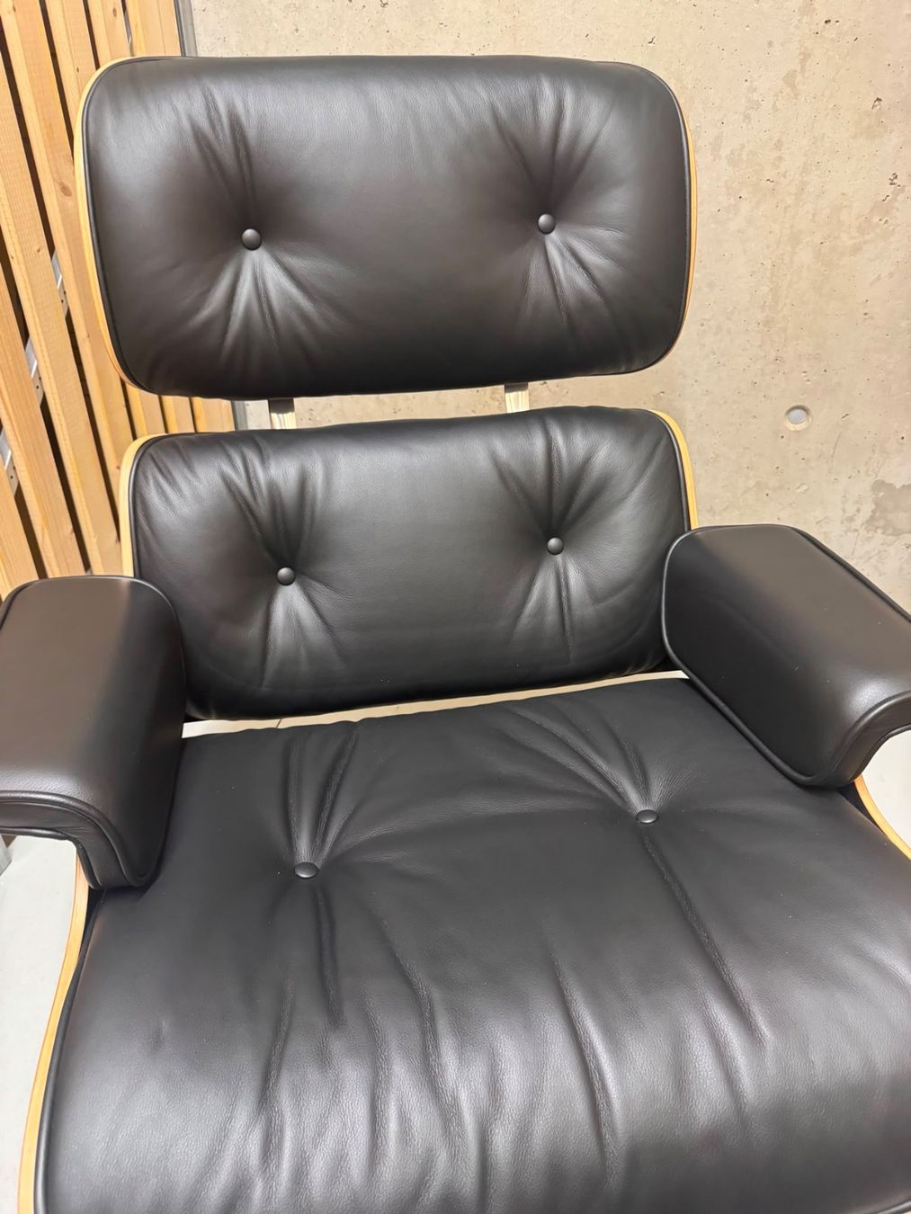Vitra Poltrone: Vitra Lounge chair&ottoman – Usato da Basel venduto da iinnaa 5
