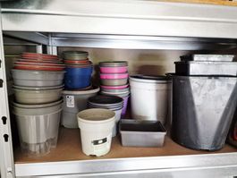 Lot Plastiktöpfe für Hobby-Gärtner