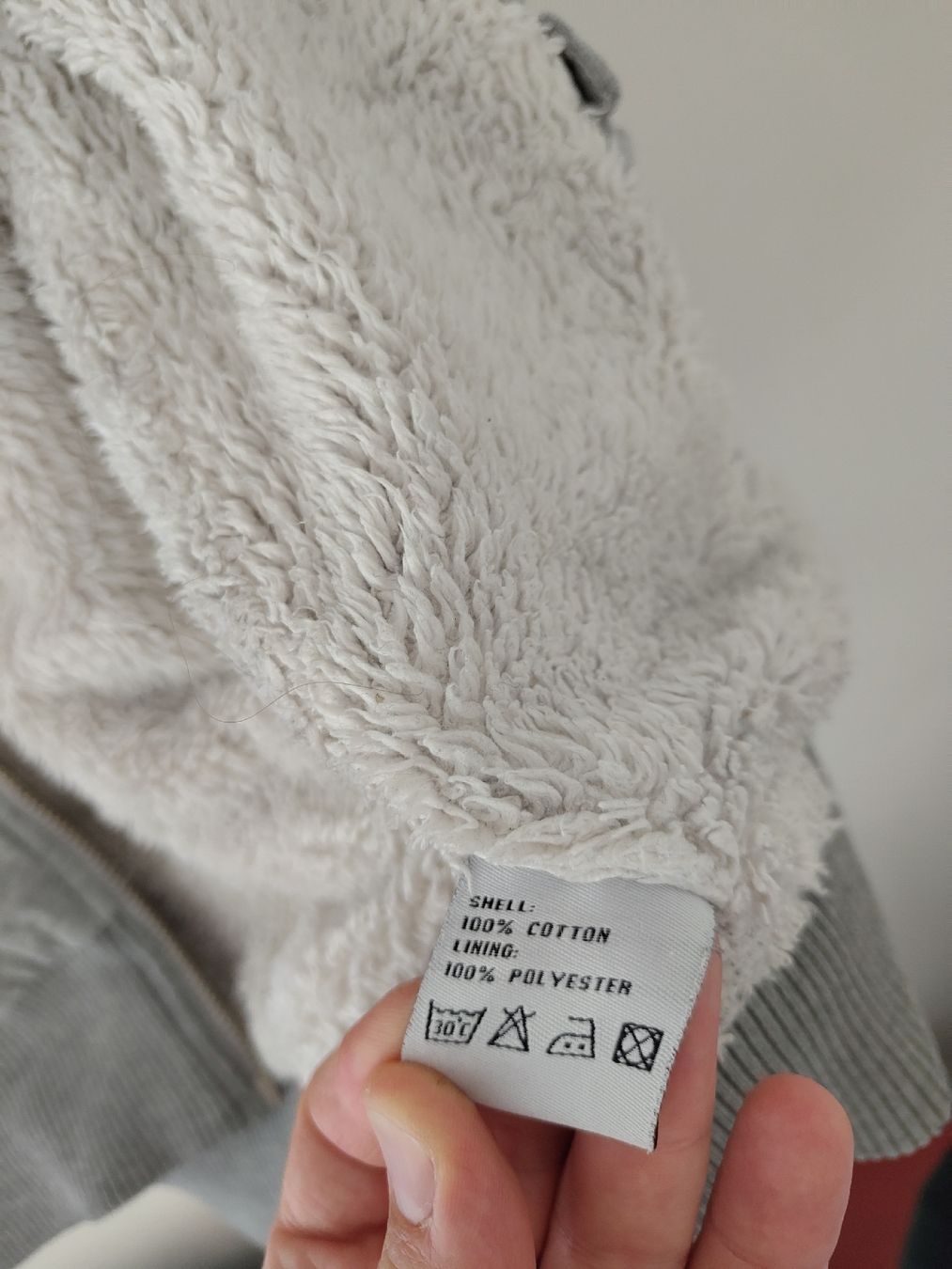Maglioni & Felpe: Grauer Kapuzenpullover TARZAN Lammfell-Optik Grösse M – Usato da Zürich venduto da s_a11 3