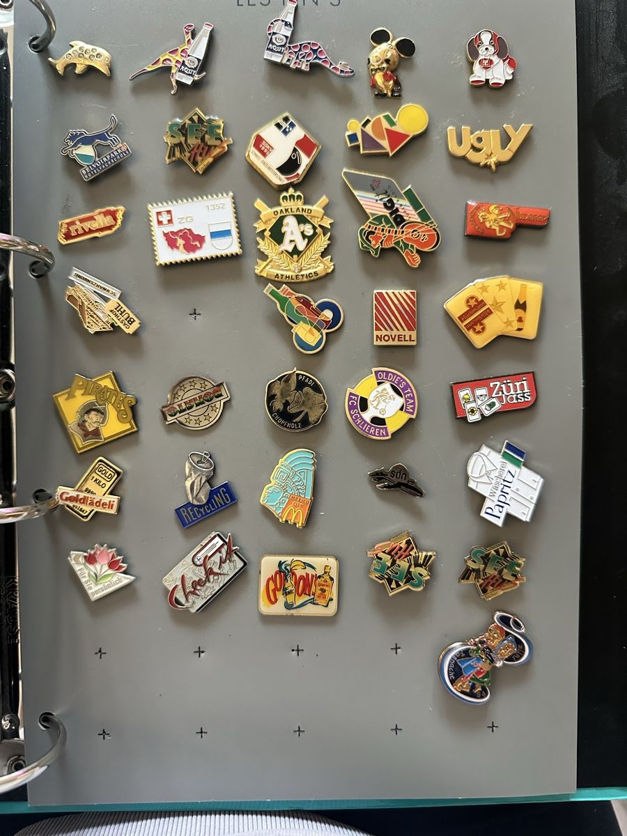 Alben: Vintage Pin Sammlung 80er/90er – Gebraucht aus Zumikon von kis_k9f5