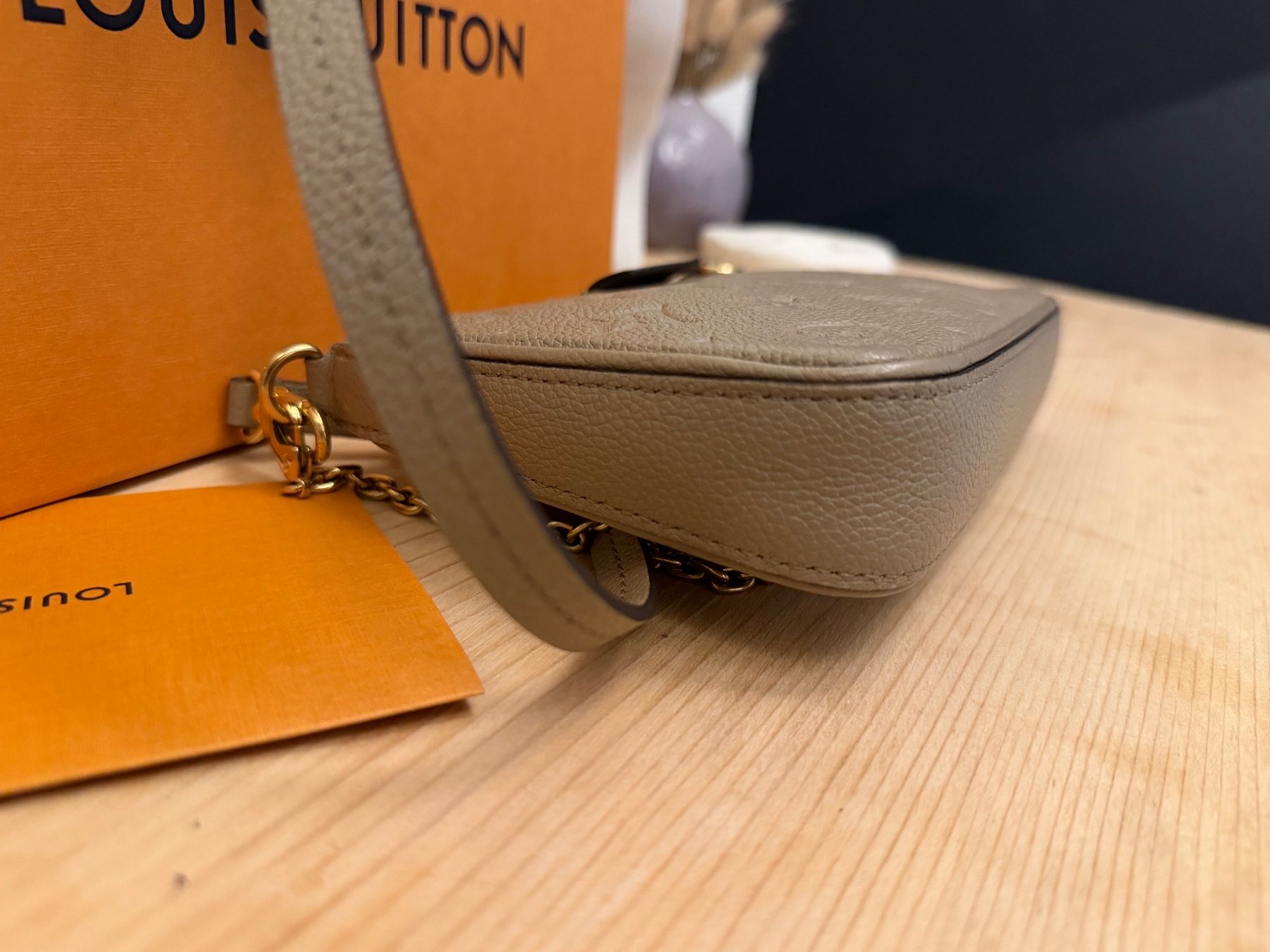 Louis Vuitton Taschen für Damen: Louis Vuitton Easy Pouch on Strap Fullset Empreinte – Gebraucht aus Hirschthal von GR7000 3