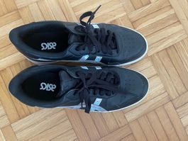 Neuwertige Asics Turnschuhe Grösse 41