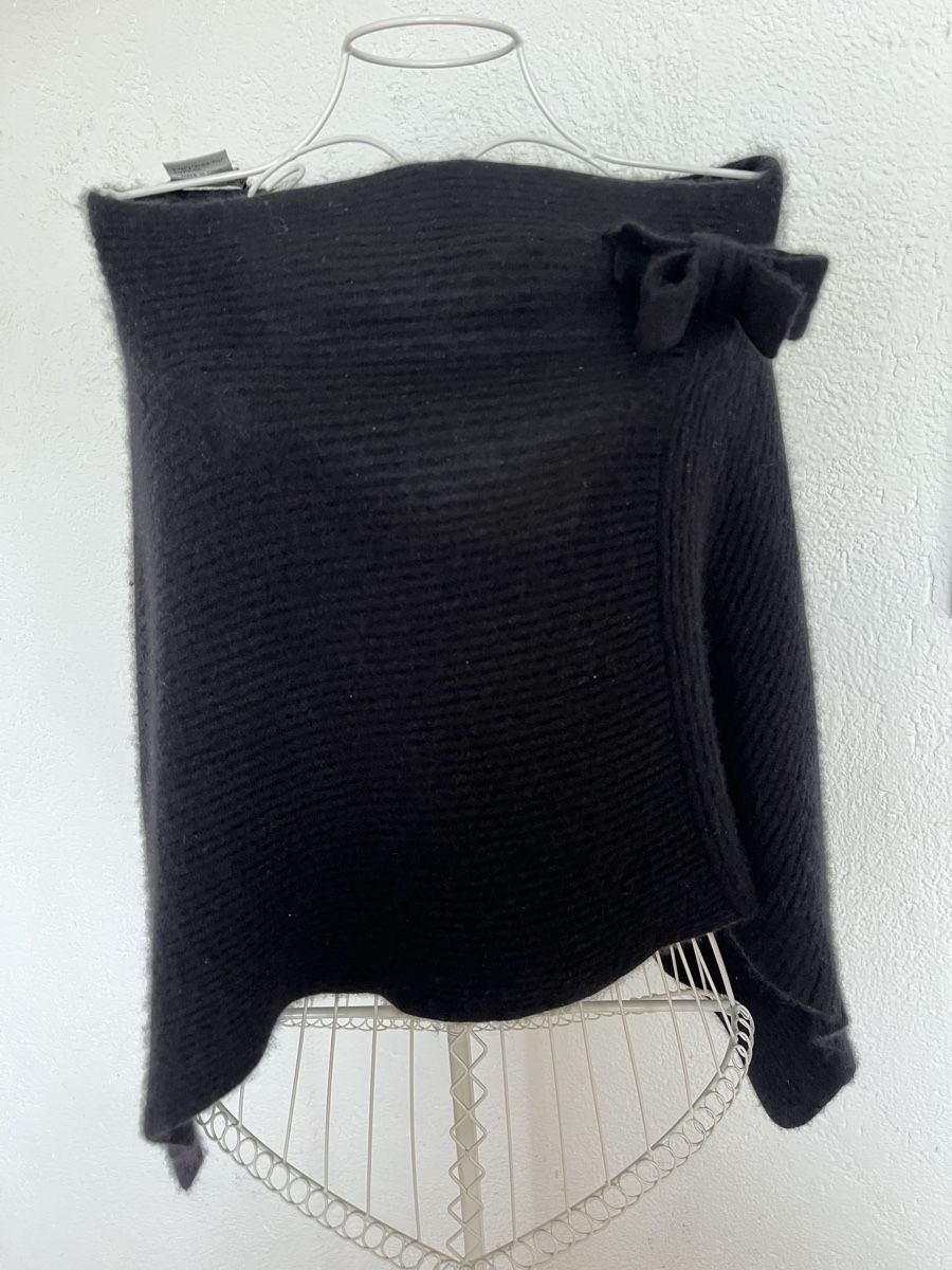 Autres vêtements femmes: Kaschmir Poncho schwarz – D'occasion à Rorschacherberg par Artmaru 2