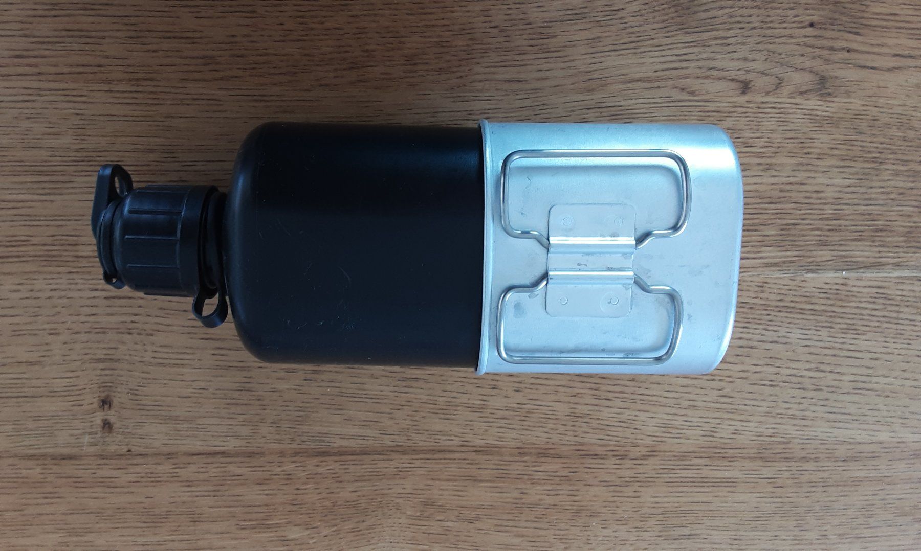Schweizer Armee Attrezzatura & Pezzi di ricambio: Original Schweizer Armeeflasche mit Becher, Top Zustand! – Usato da Stans venduto da Kaelti 1