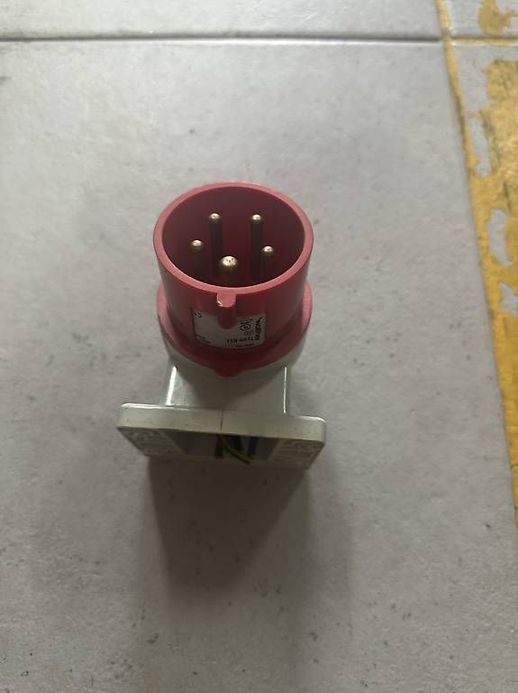 Spine: apparatestecker cee16 – Usato da Hausen AG venduto da mb2023 1