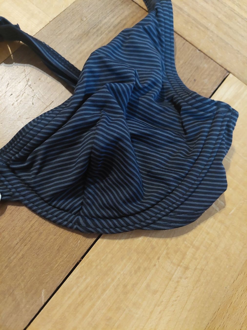 Esprit Costumi da bagno & Bikini: Esprit Neckholder Bikini Top 36 B – Usato da Beckenried venduto da Havacola 4