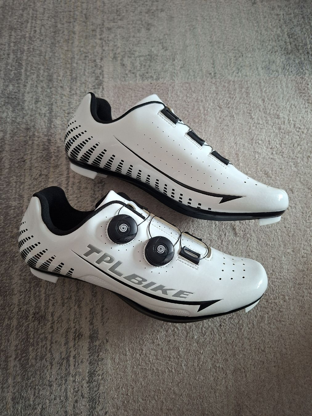 Scarpe da uomo: Cycling shoes white size 42 – Nuovo (secondo la descrizione) da Baar venduto da Janoli88 1