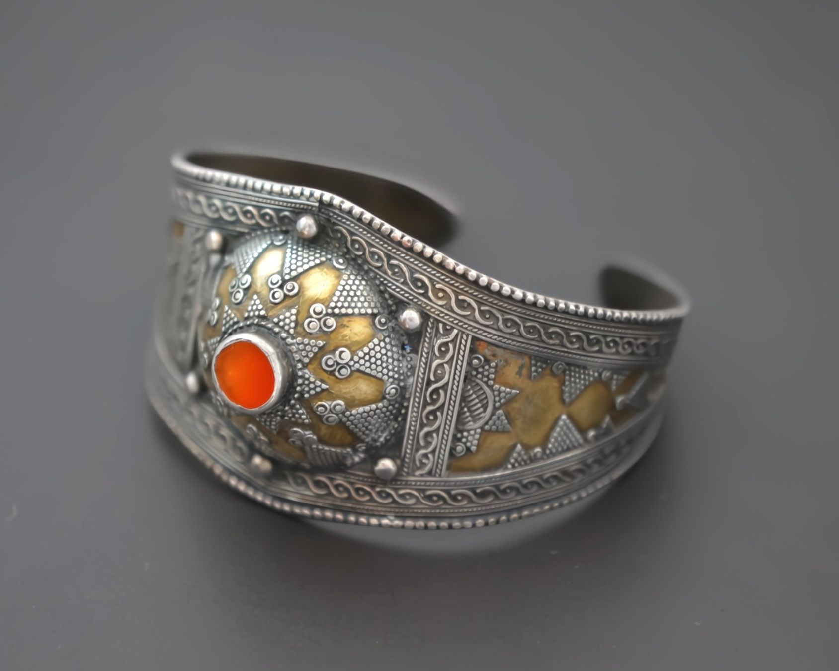 Bracciali & Braccialetti: Schönes Silber Ethno Armband mit Karneol – Usato da Villigen venduto da chriwo