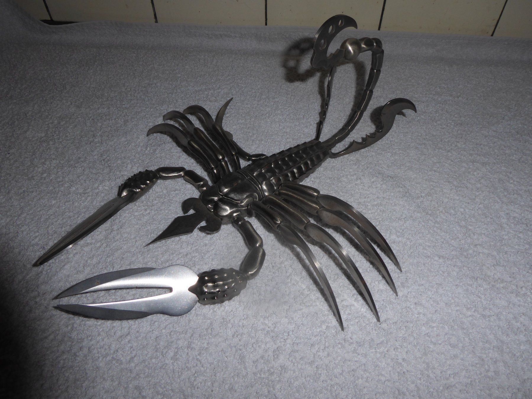 Toutes les décorations: Skorpion in Messer Style – D'occasion à Ennetbühl par VPHS 1
