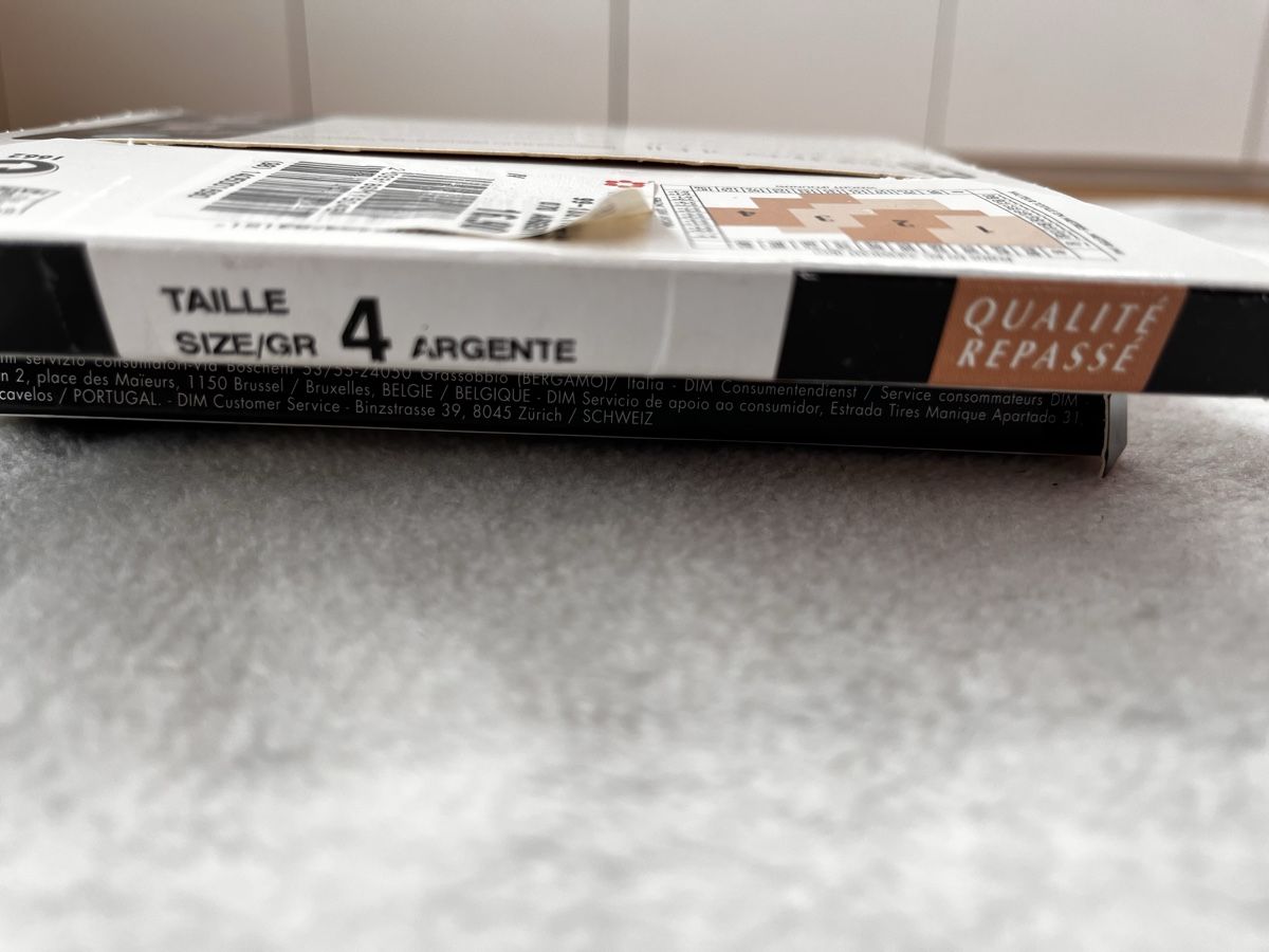 Dim Calze & Collant: Dim Teint de Soleil Shiny Effect Tights, Size 4 Argente – Nuovo (secondo la descrizione) da Romont FR venduto da cat_j6ww 1