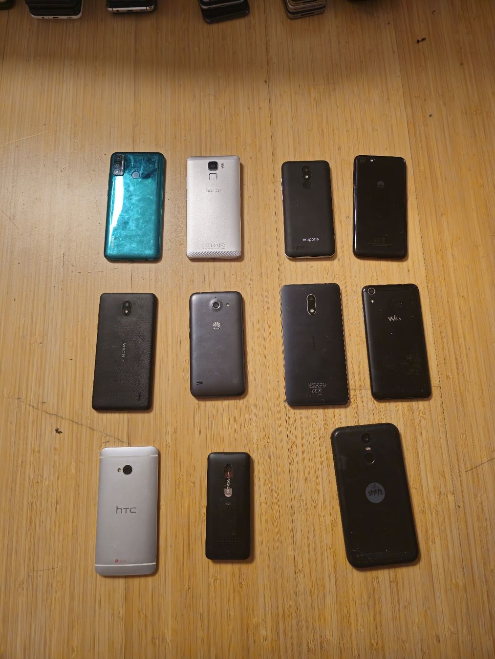 Telefoni: 45 Telefone Kein Einzel verkauf – Usato da Ehrikon venduto da noa_vyp5 9