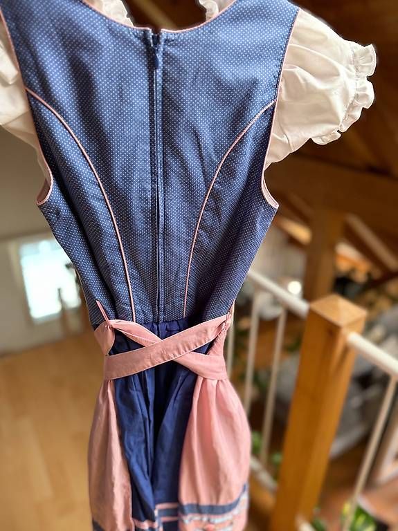 Robes: Krüger Dirndl Blau/Rosa – D'occasion à Aarberg par kiim21100 2