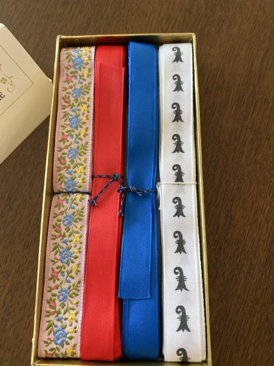 Rubans décoratifs: Echte Basler Seidenbänder-Set  Vintage & Originalverpackt – Neuf avec emballage d'origine à Illnau par Sniwi67 2