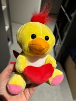 Peluche poussin avec un coeur neuf