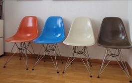 4 Eames Fiberglas Stühle Vitra, Herman Miller, Eiffel Base