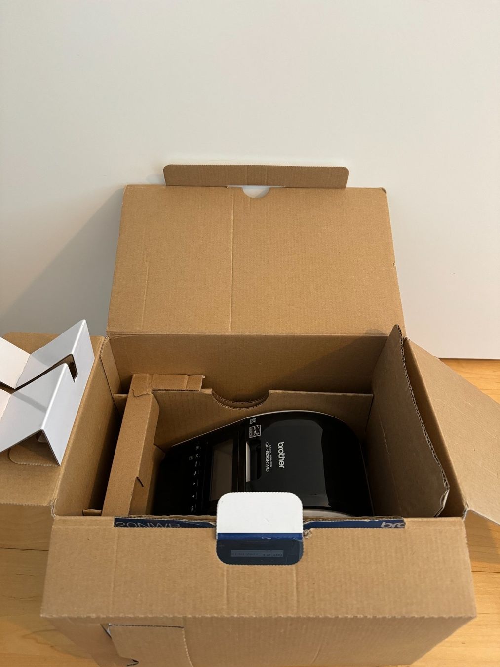Brother Drucker: Brother QL-820NWB | Wired/Wifi/Bluetooth Label Printer++ – Gebraucht aus Zug von  4