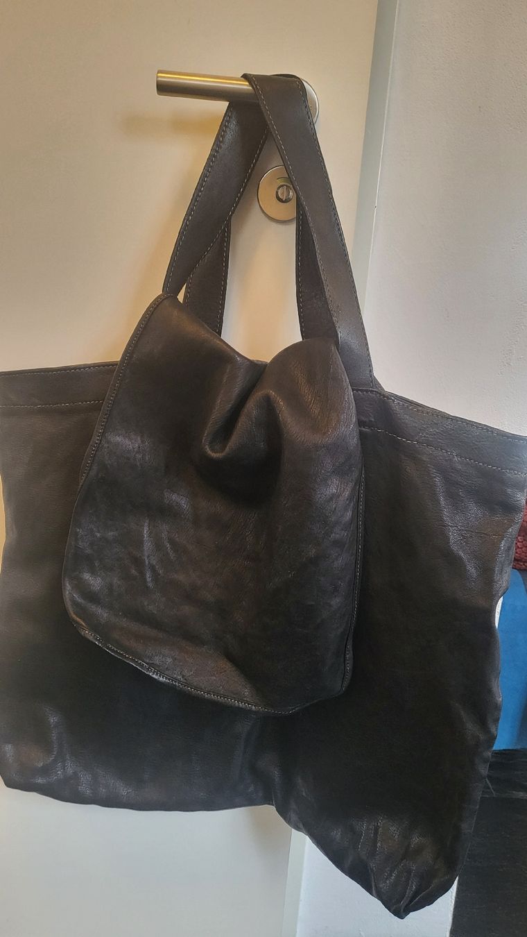 Borse da donna: Design schwarze Ledertasche, Shopper – Usato da Gutenswil venduto da Spomi 2