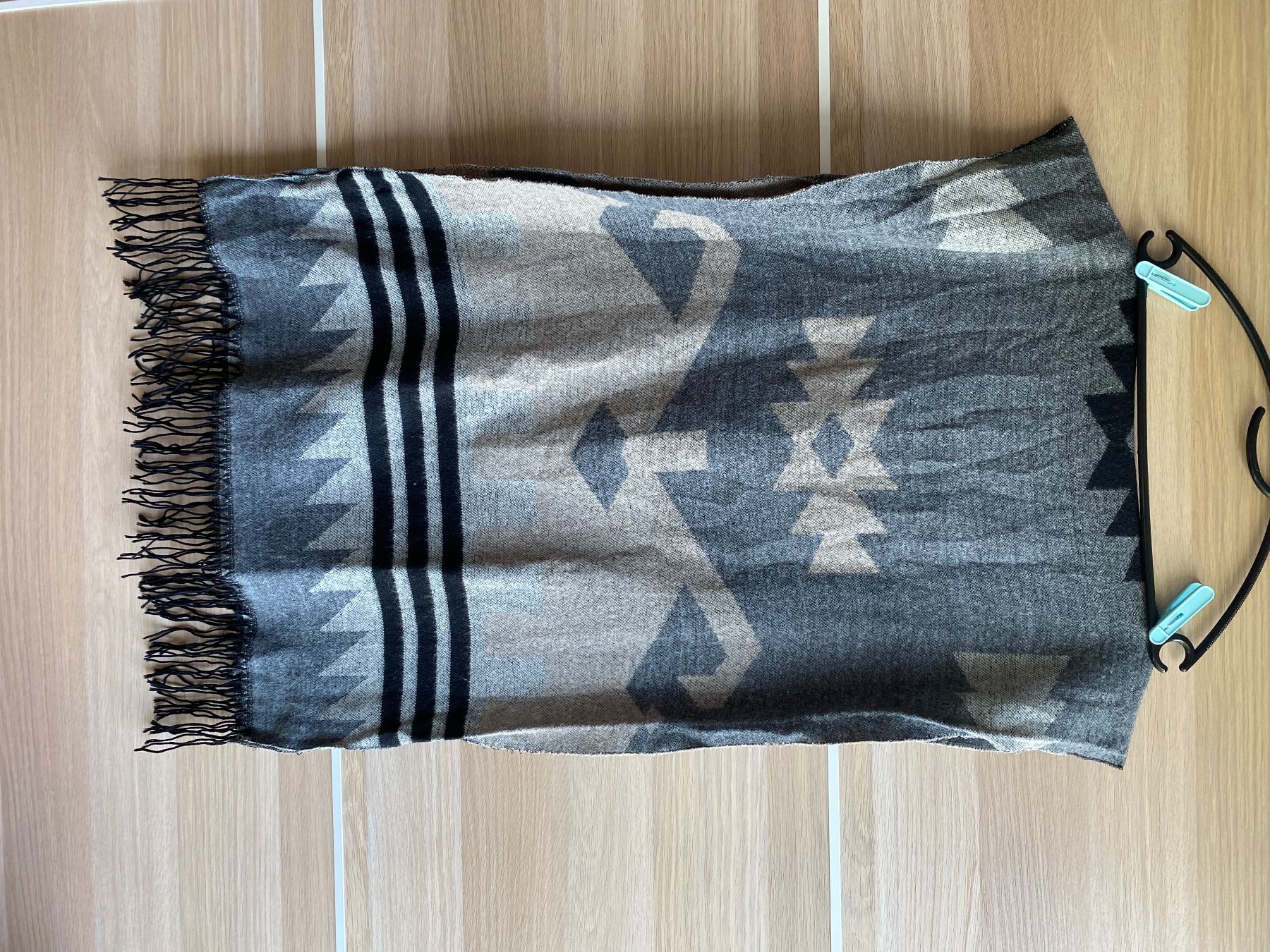 Only Foulards, Tücher & Schals: Winterschal grau – Gebraucht aus Hedingen von hol_h8wm