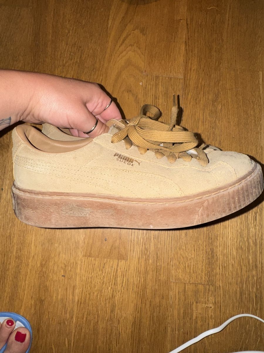 Puma Scarpe da donna: Puma Suede Platform – Grösse 38   – Usato da Rikon im Tösstal venduto da Helloylenia
