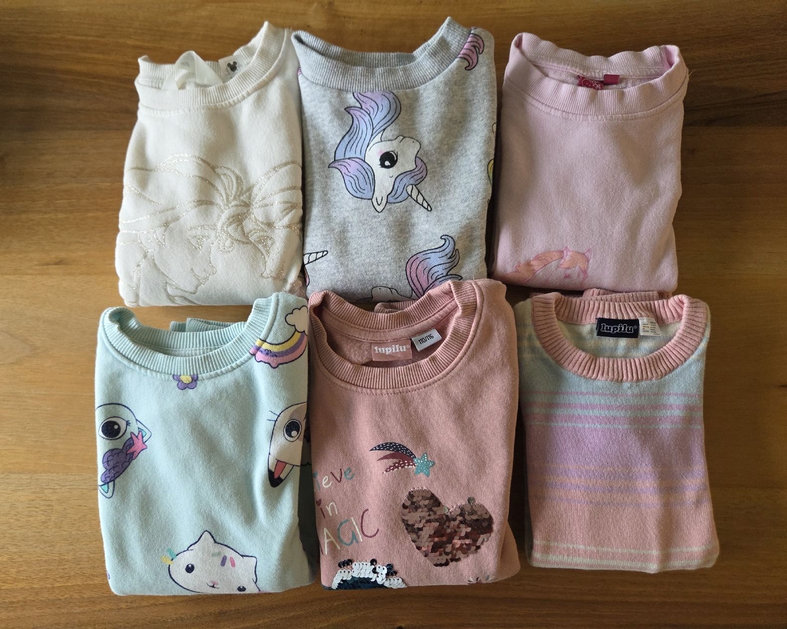 Lotti & Set di vestiti: 6 Pullover Mädchen verschiedene Motive Grösse 110/116 – Usato da Stans venduto da HoMiMa