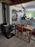 Sofa, Esstisch mit 4 Stühlen und Gartenmöbel