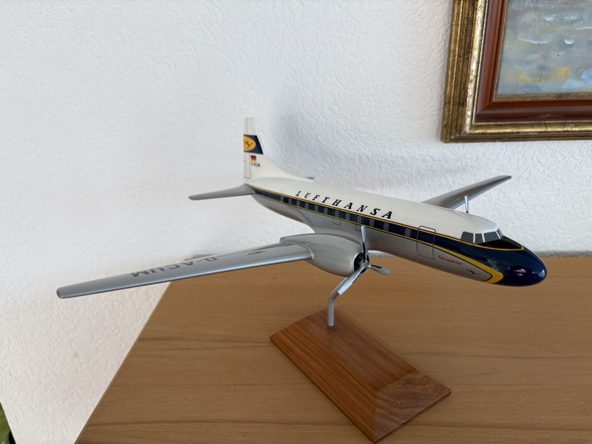 Lufthansa Kits de montage: Lufthansa Convair CV-440 Metropolitan Holzmodell 1:72 – D'occasion à Allschwil par CRX146 1