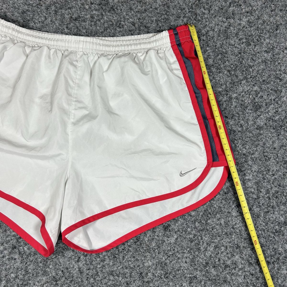 Nike Canottiere & Pantaloni: Sport Nike short  – Nuovo (secondo la descrizione) da La Sagne NE venduto da Matlasape 1