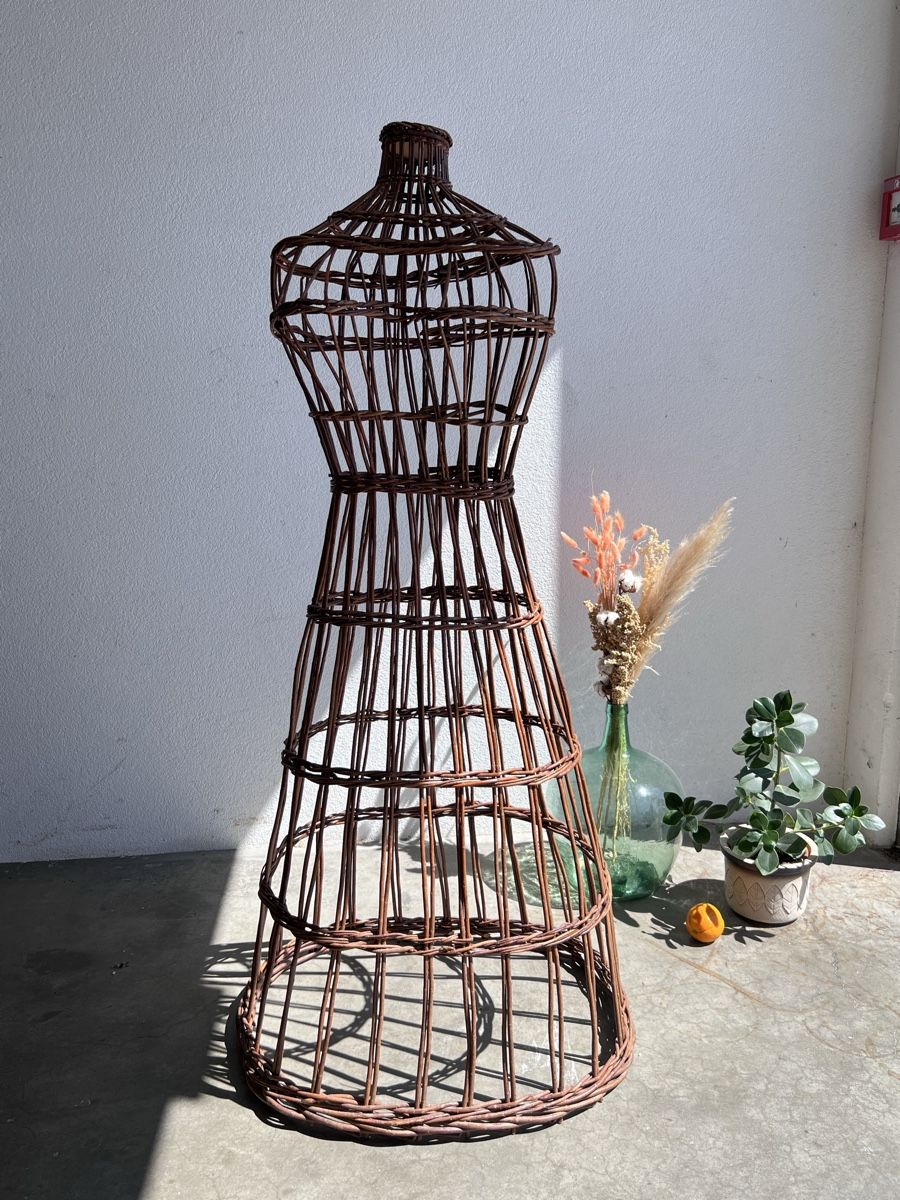 Allestimento di negozi e stand fieristici: Vintage Mannequin Wicker Osier – Nuovo (secondo la descrizione) da Ecublens VD venduto da staceys.stuff 1