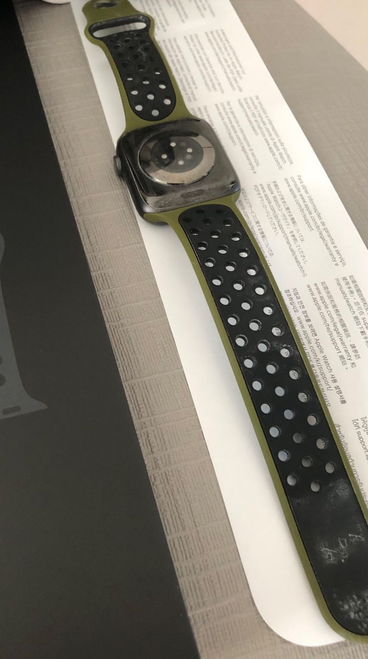 Apple Smartwatch: Apple Watch Serie 6, 44 mm – Usato da Bern venduto da Mimmo00 7