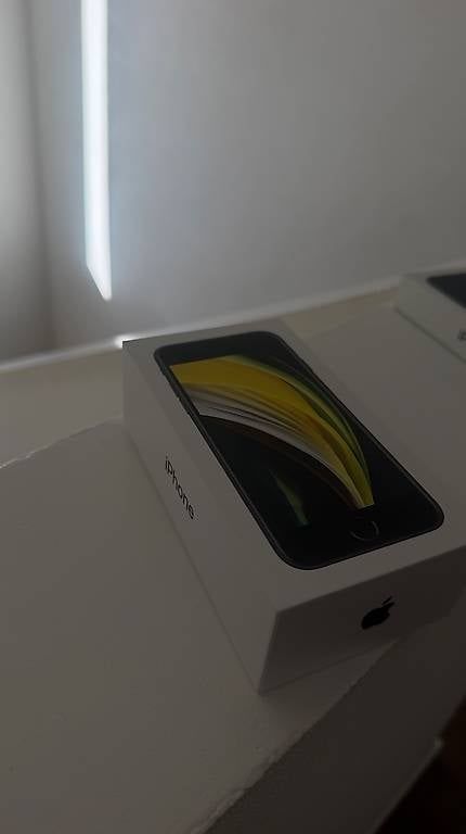 Handys / Smartphones: iPhone SE, Black, 64GB – Gebraucht aus Domat/Ems von noe_xkb7 1