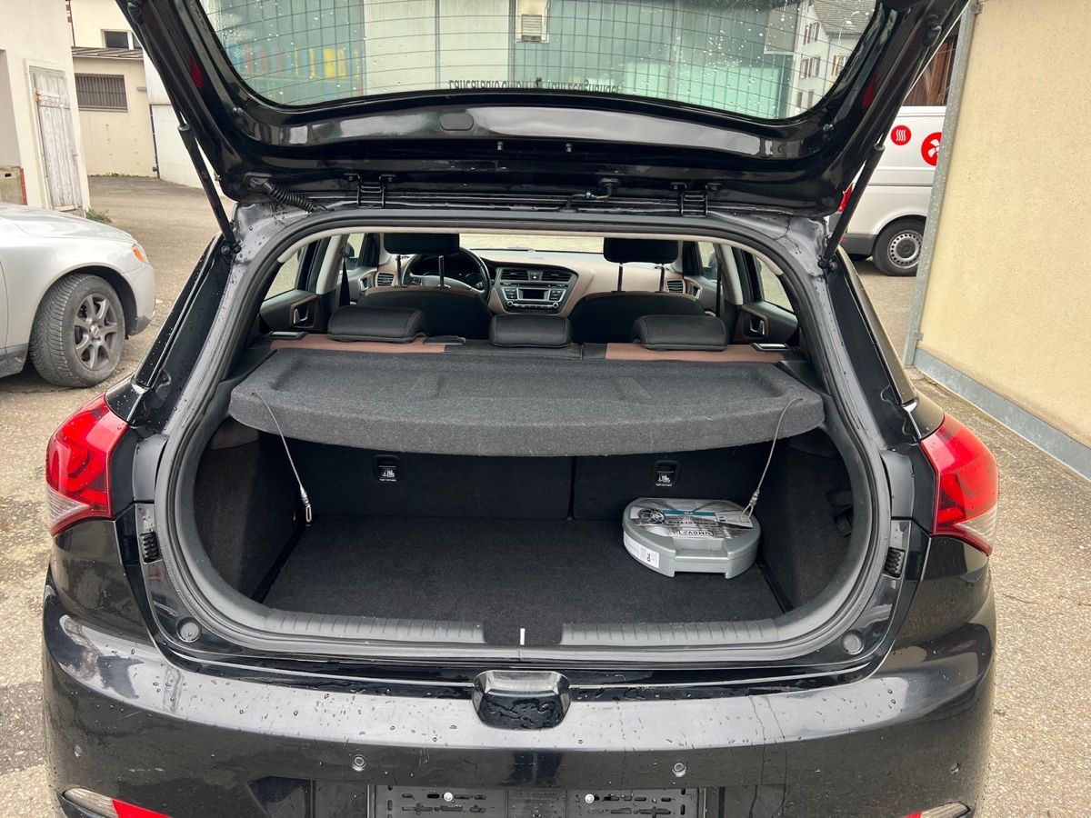 Hyundai Automobili: Hyundai i20 – Usato da Frauenfeld venduto da sve_yj27 7