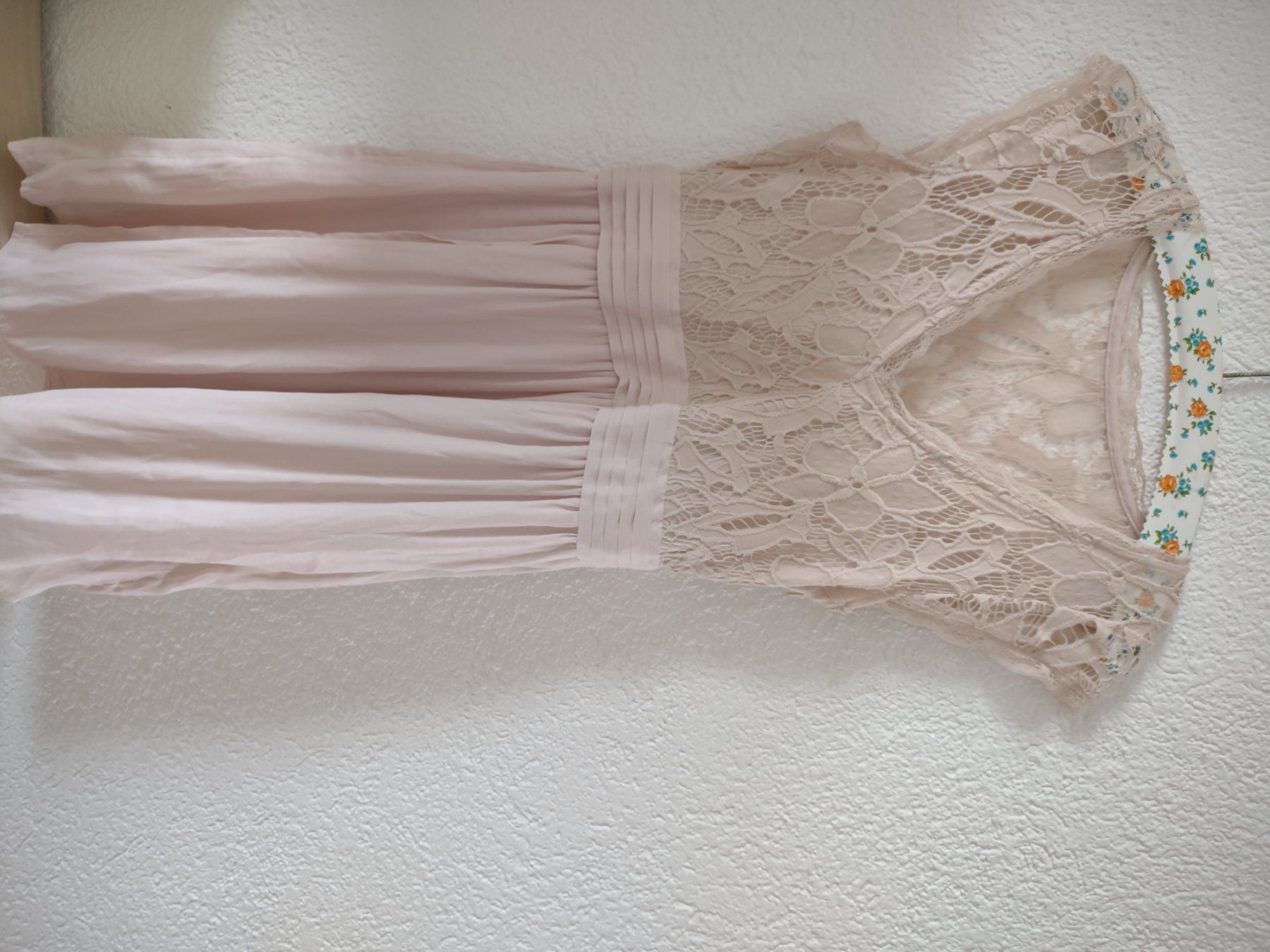 Robes: Robe VILA CLOTHES dentelle rose taille S – D'occasion à Gasel par any_zyw8