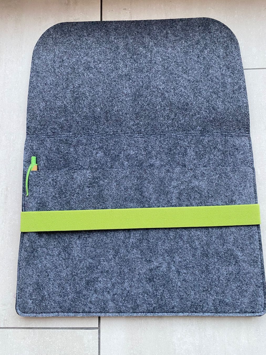 Covers & Borse: Laptop Hülle Filz 35x26cm – Nuovo (secondo la descrizione) da Wädenswil venduto da JJ15 1