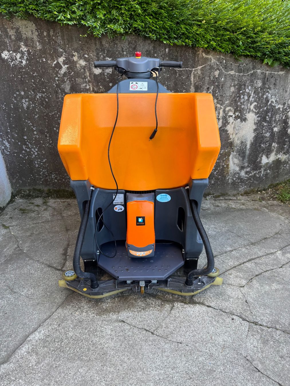 Tutte le macchine: TASKI Swingo XP – Scheuersaugmaschine(taski Wetrok cleanfix) – Usato da Brugg venduto da Vwtiguan1- 3