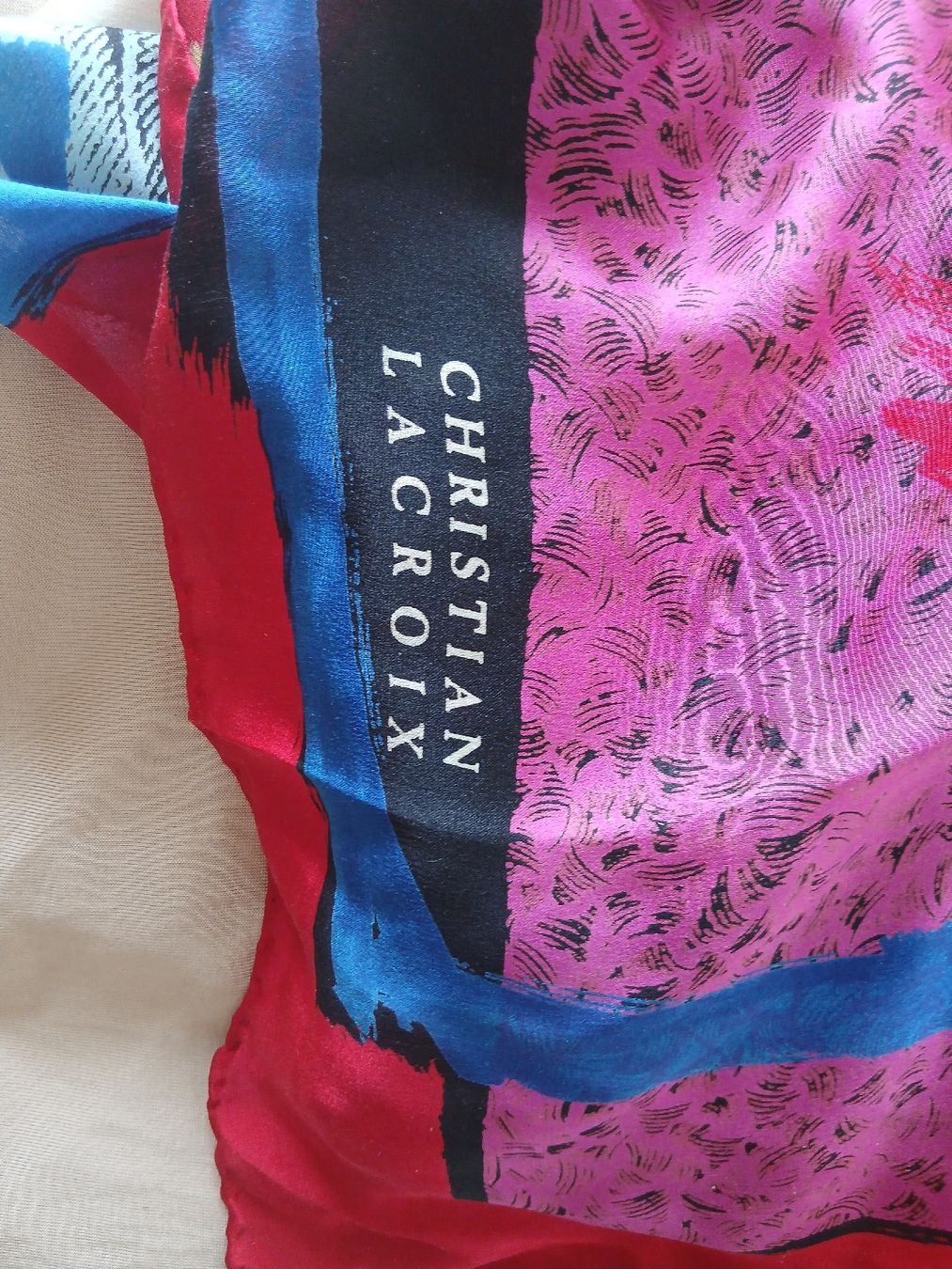Christian Lacroix Foulard & Sciarpe: Christian Lacroix Silk Square Scarf Large – Nuovo (secondo la descrizione) da Wil SG venduto da tre_g2l7 3