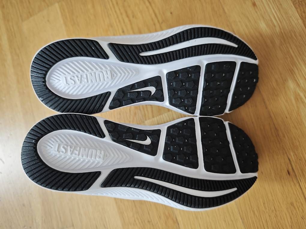 Scarpe per ragazze: Nike Sneakers Grösse 31.5 – Usato da Zürich venduto da wydleri 1