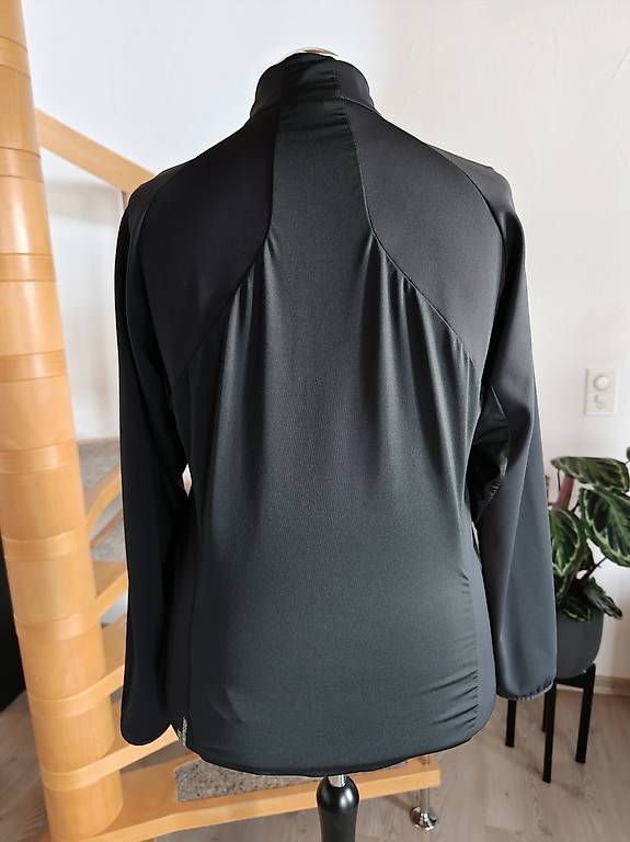 Giacche: ODLO Jacke ESSENTIAL LIGHT Damen XL 44 Windproof  – Usato da Einsiedeln venduto da nat_5tfl 1