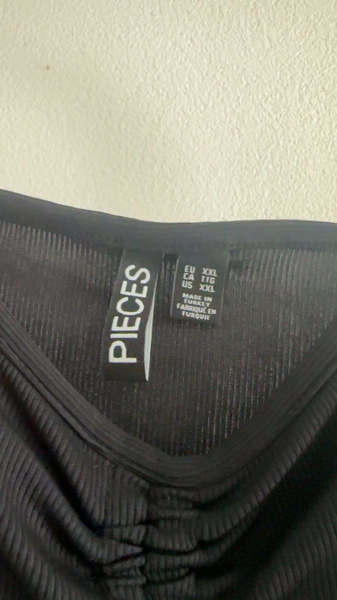 Top: crop top schwarz – Nuovo (secondo la descrizione) da Oftringen venduto da tola19 2