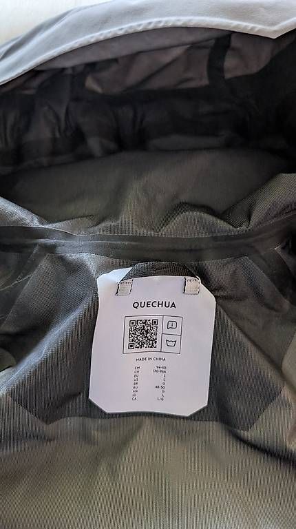 Vestes: Neue Regenjacke von Decathlon Grösse Large – D'occasion à Baar par Foscolio 3