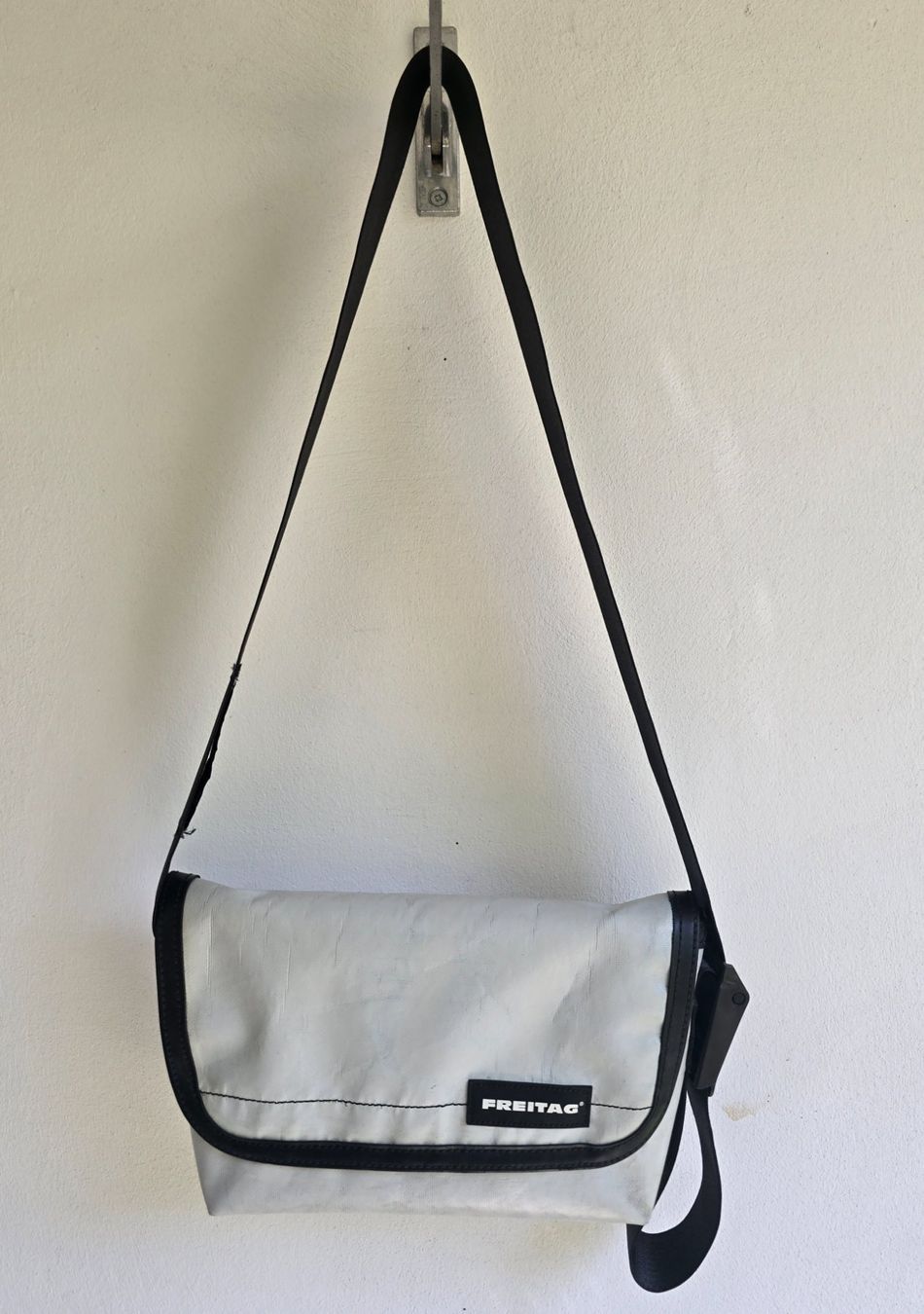 Freitag Sacs: Freitag Tasche F41 HAWAII FIVE-0 Hellgrau – D'occasion à Bern par Lepidoptera11 5