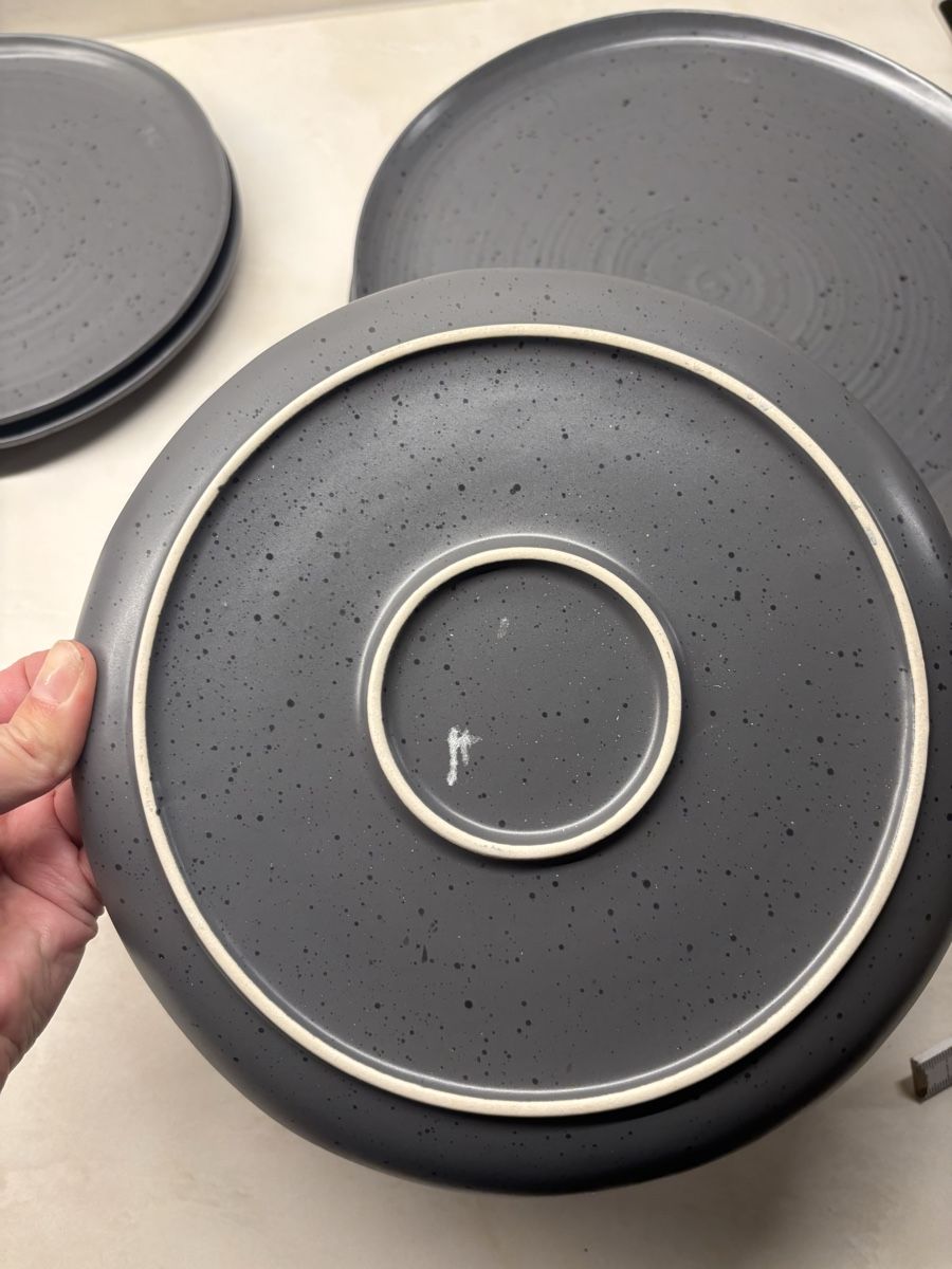 Set di piatti: Modern Grey Tableware Set with 8 Plates (4 Large, 4 Small) – Usato da Zürich venduto da cha_jz8q 5