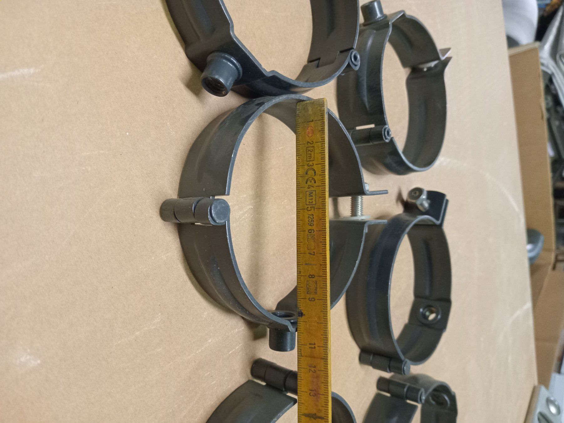 Altri materiali da costruzione: Rohrschellen Regenrinne Ablaufrohr 100mm  Prefa – Nuovo (secondo la descrizione) da Obergösgen venduto da typ_qb9v